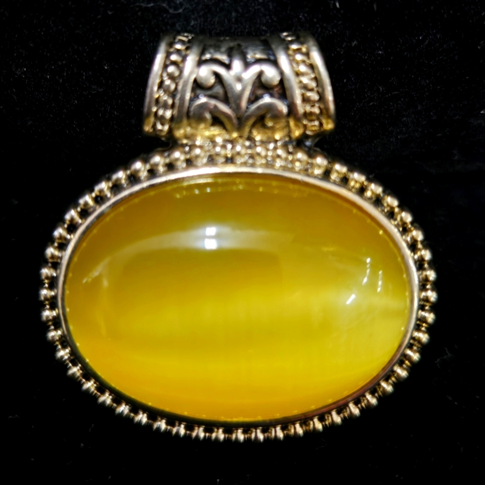 RMN PENDANT NWOT